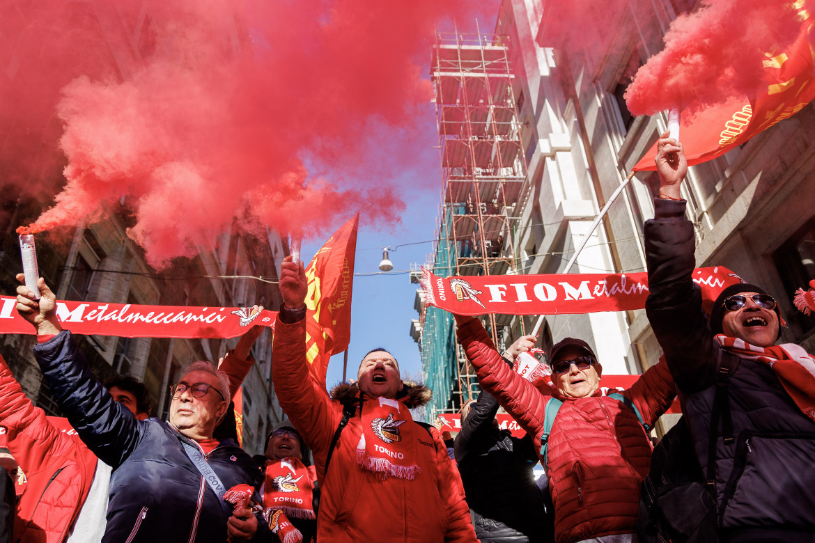 Una manifestazione della Fiom a Torino foto LaPresse