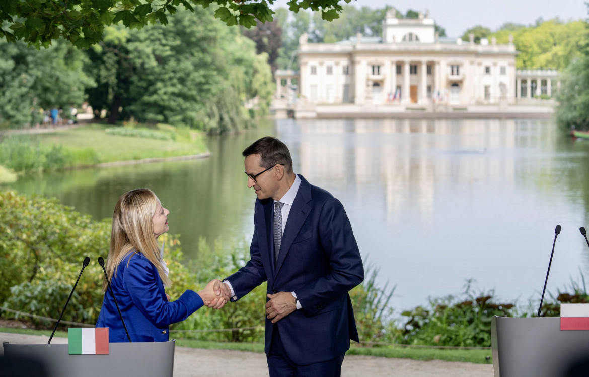 Giorgia Meloni e Mateusz Morawiecki foto di Filippo Attili /Palazzo Chigi /Ansa