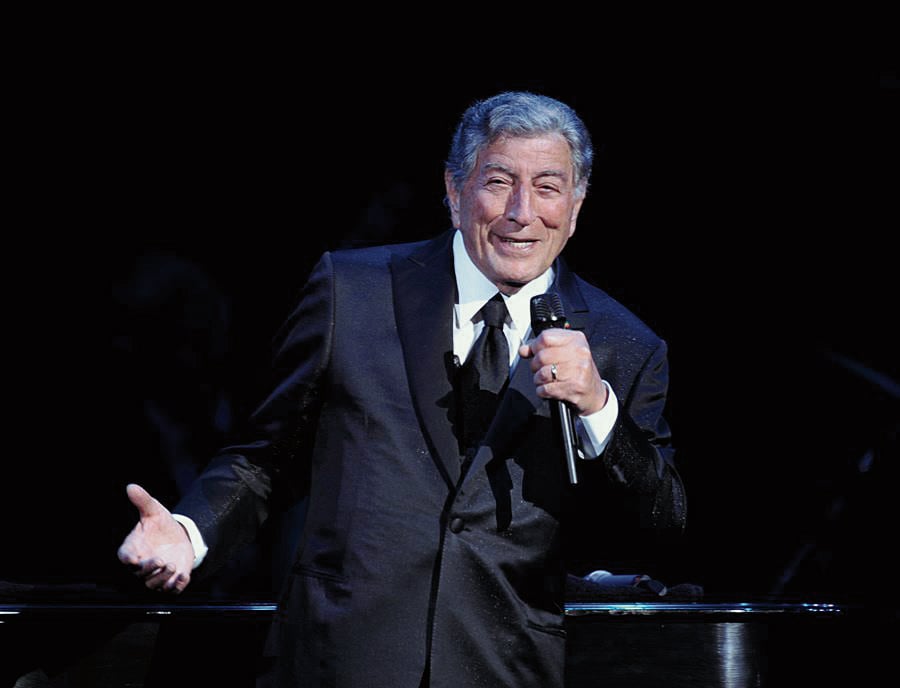 Tony Bennett nel 2014, sotto con Lady Gaga nello stesso anno foto Ansa