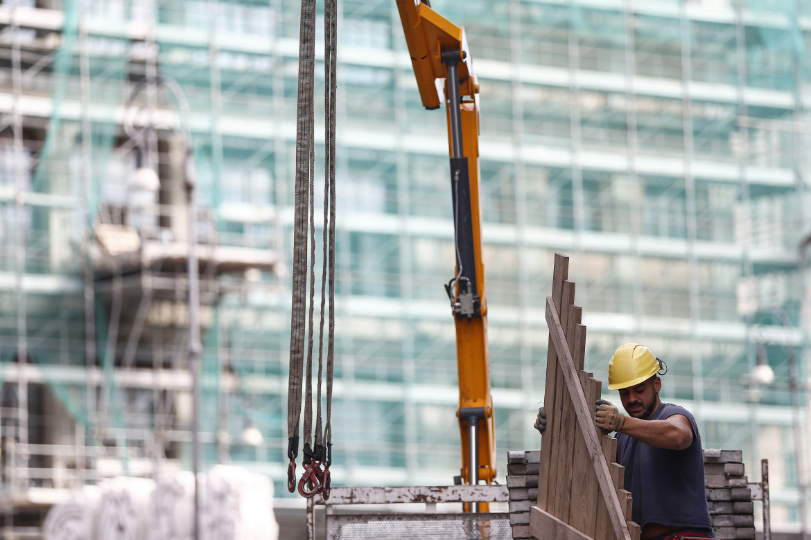 Lavorare a 40 gradi: precari discriminati dal protocollo anti-afa