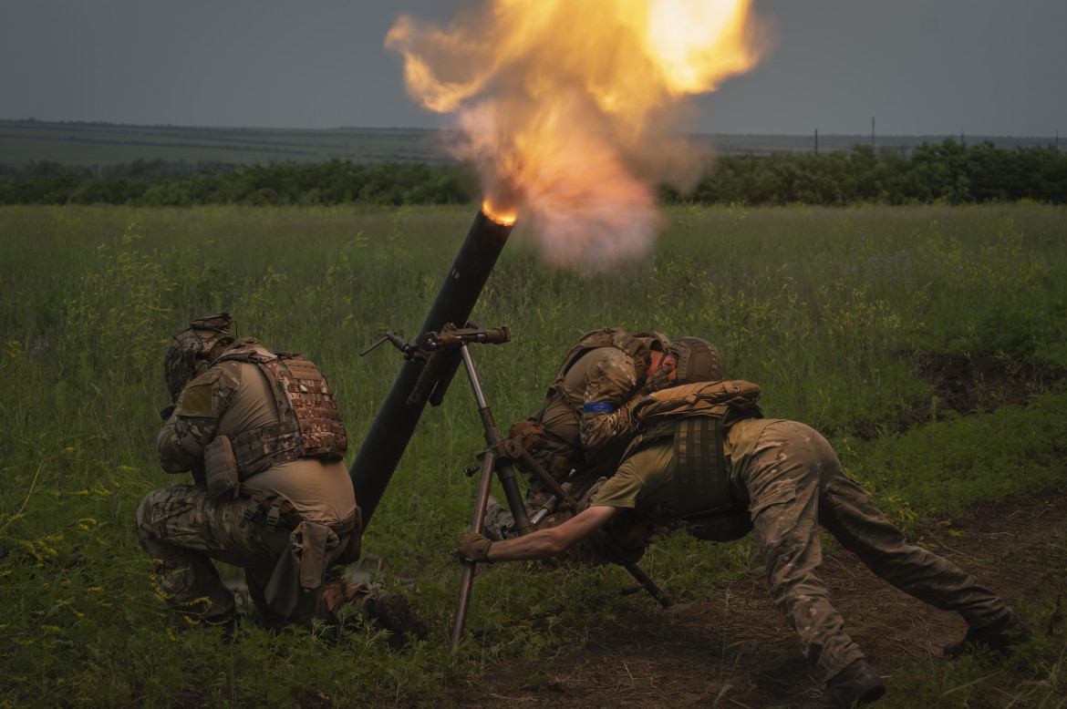 Guerra senza fine: Mosca mobilita altre reclute, Kiev fabbrica droni