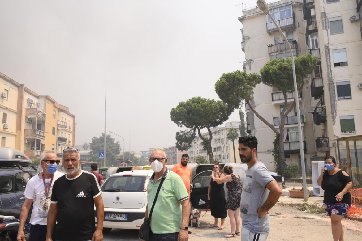 Salvini pensa al Ponte, la Sicilia brucia: tre morti