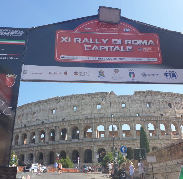 La corsa fuori tempo intorno al Colosseo