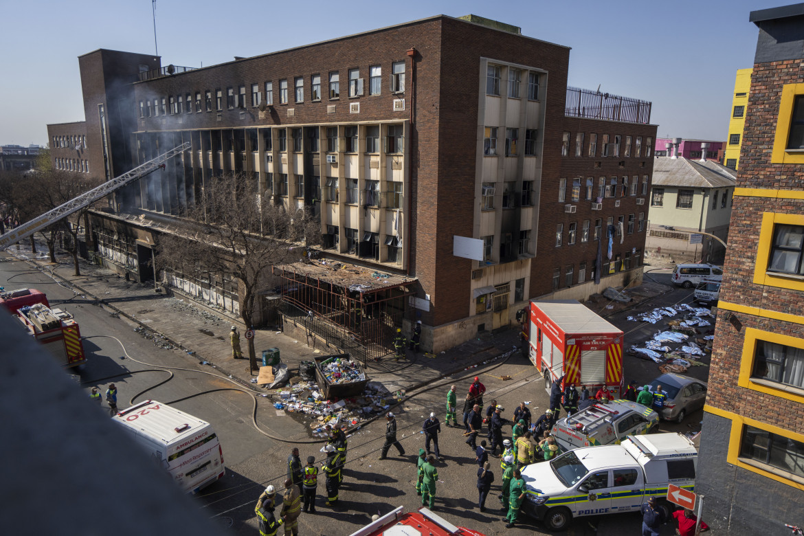 73 morti nel rogo di un palazzo occupato di Johannesburg