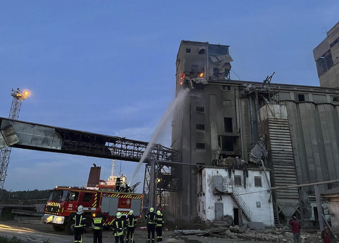 Bombe russe anche sul grano del Danubio