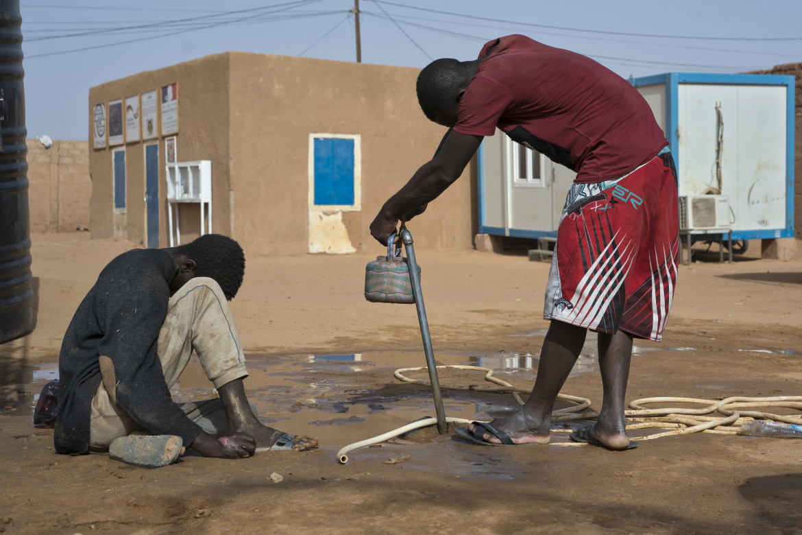 Nel Sahel l’Italia e la Ue usano il Niger per fermare e rimpatriare i migranti