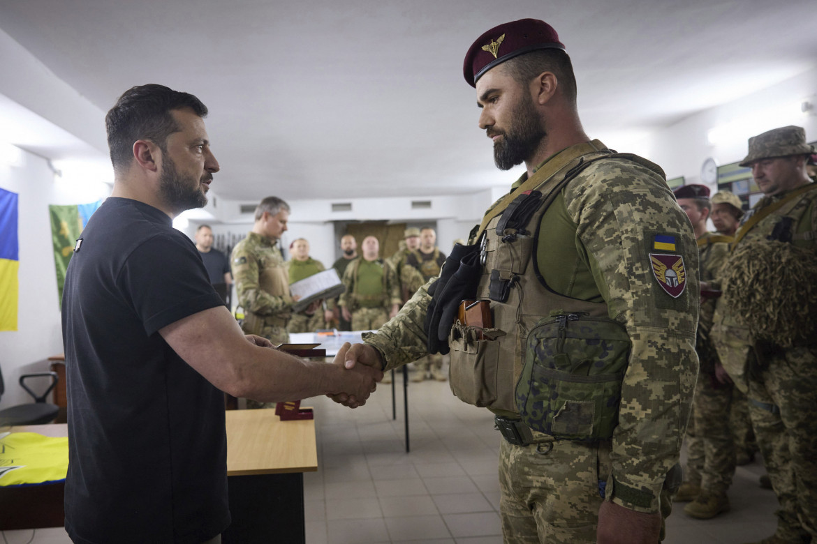 A Kiev è ancora legge marziale. E rispunta la brigata Azov