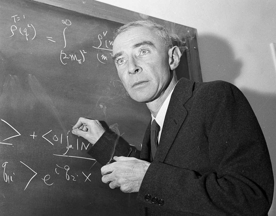 Oppenheimer, oggi va raccontata la fine dell’arma nucleare