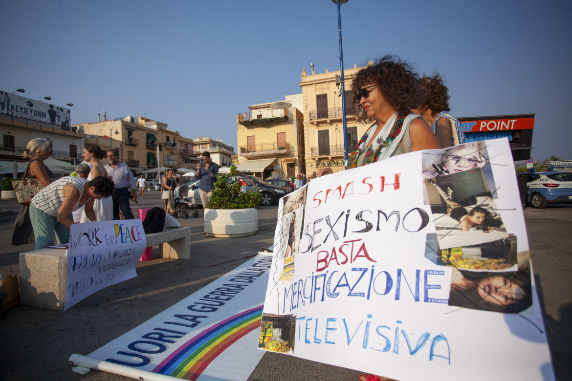 La ragazza stuprata: «Chiudete la bocca invece di giudicare»