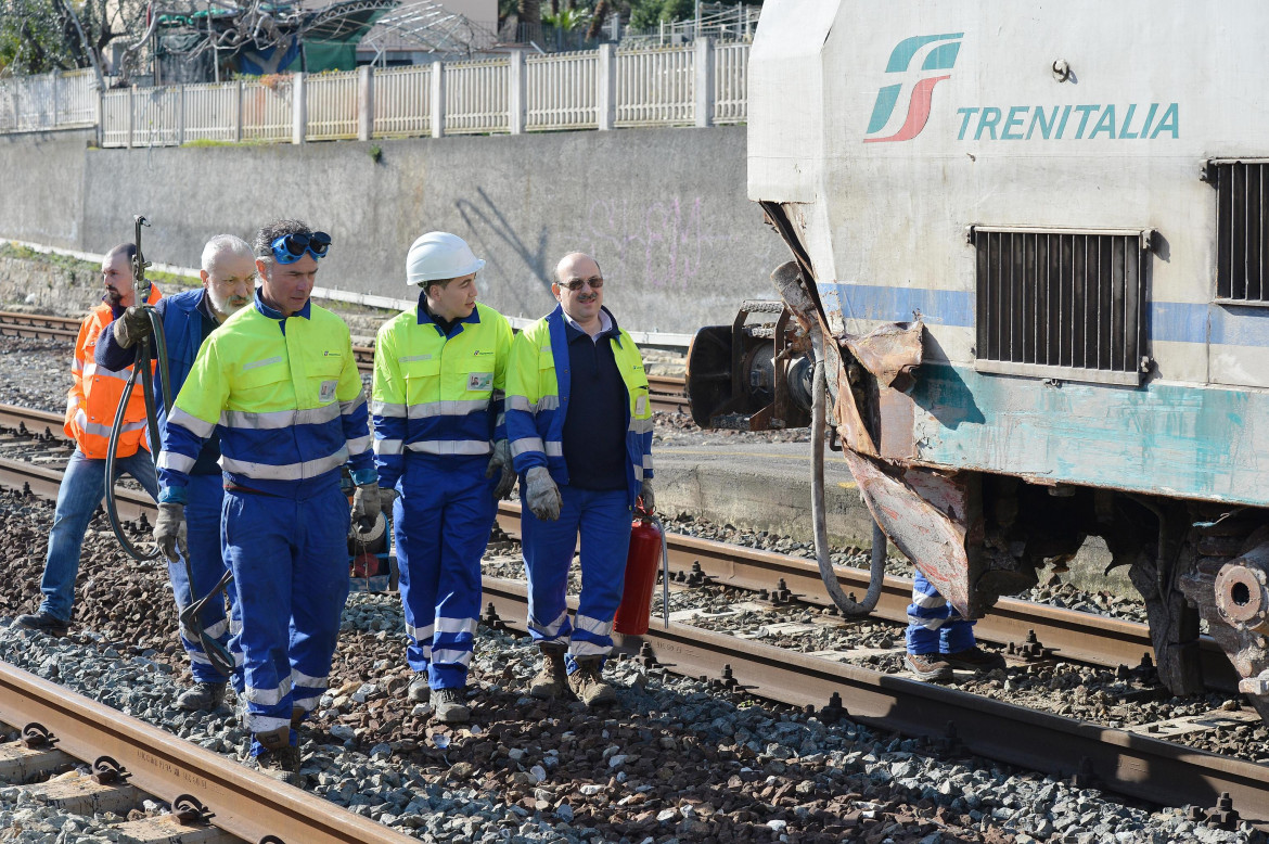 Binari insanguinati, tanti operai morti nei cantieri