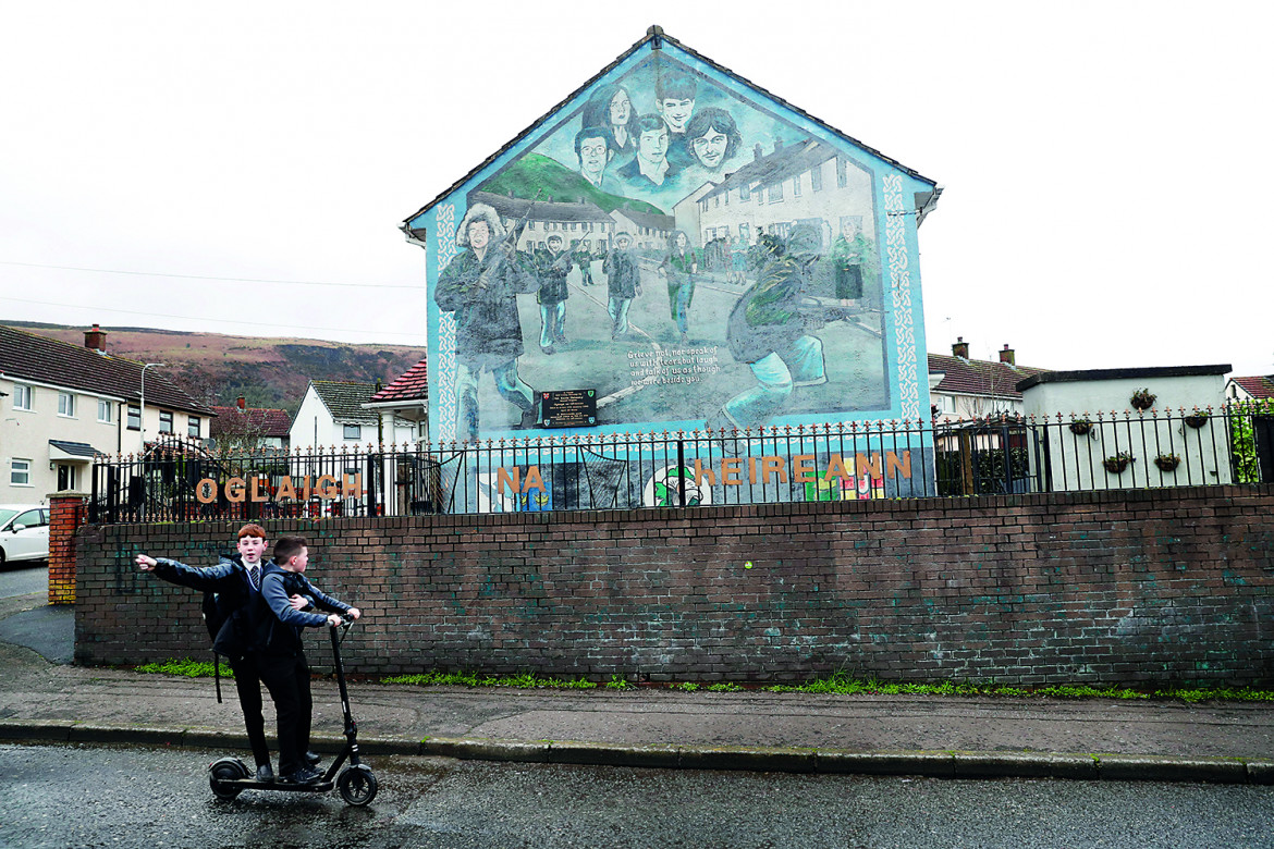 Un murale repubblicano a nella zona ovest di Belfast