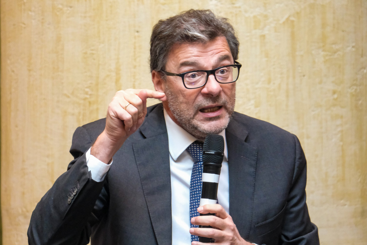 Giorgetti: «14 miliardi  in meno nella manovra a causa della Bce»