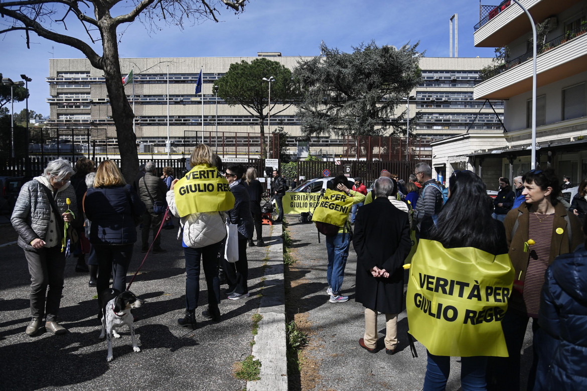 Roma, per Giulio Regeni davanti al tribunale, durante un’udienza del processo foto Ansa