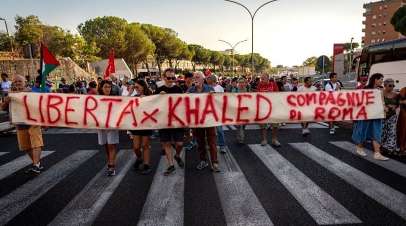 Striscione per Khaled El Qaisi