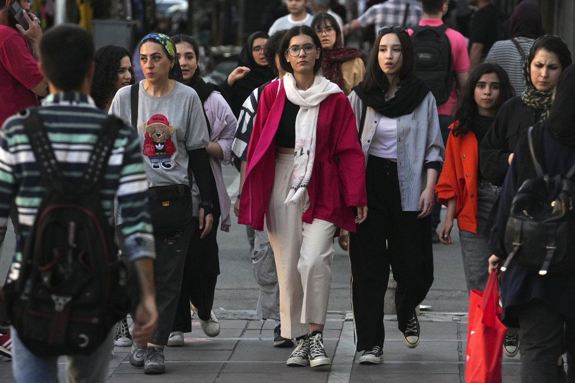 In Iran servizi negati senza hijab, siti «ripuliti» e accademie svuotate dei dissidenti