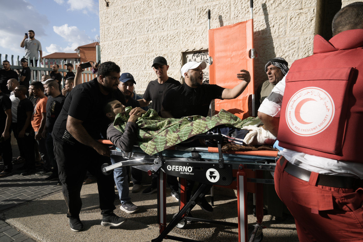 Droni e bulldozer a Tulkarem: 12 uccisi. E raddoppiano i prigionieri politici