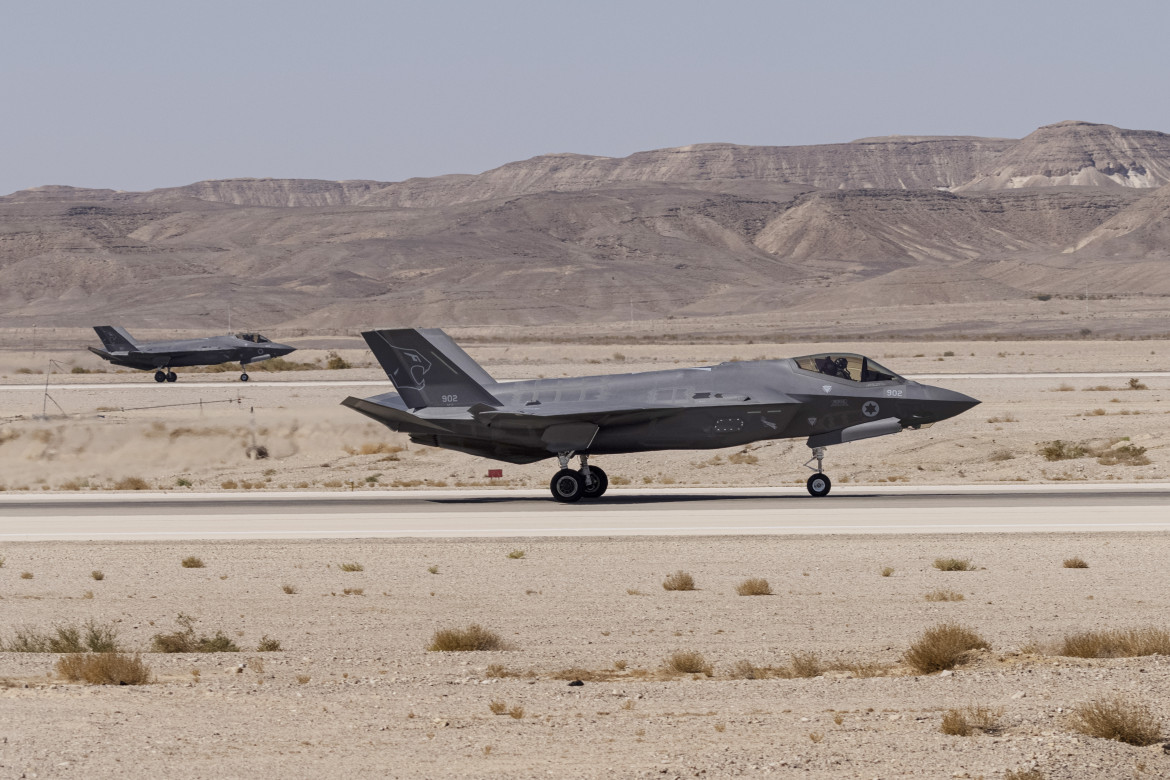 Caccia F35 israeliani alla base aerea di Eilat, foto Ap