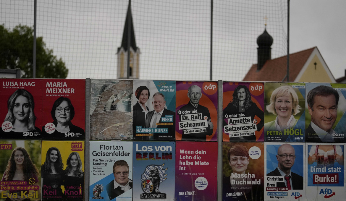 Manifesti elettorali in Baviera, foto Ap