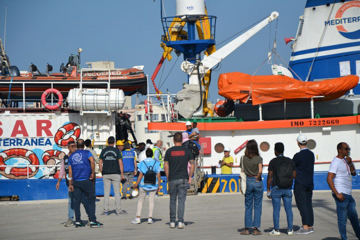 Fermata la Mare Jonio. «Doveva chiedere il porto alla Libia»