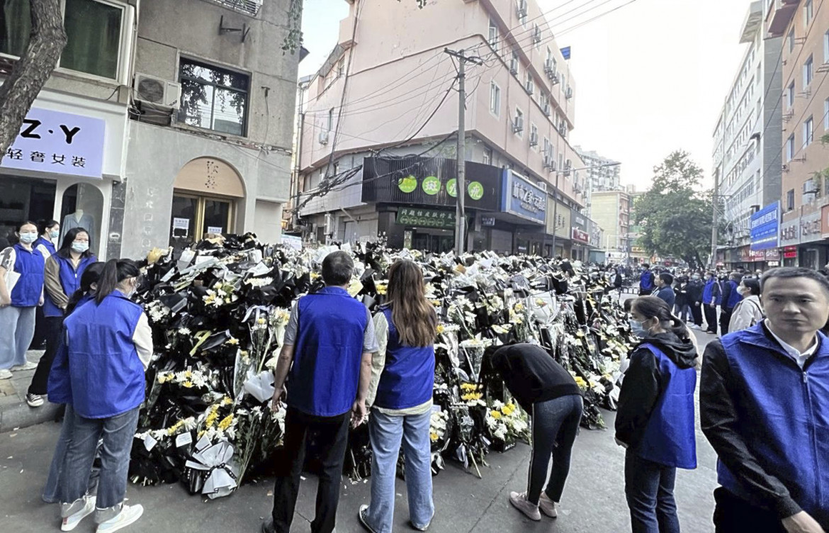 Cremato Li Keqiang, Xi ai funerali della Cina come poteva essere