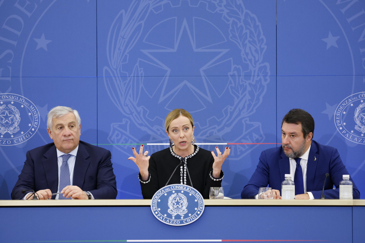 Giorgia Meloni, Matteo Salvini e Antonio Tajani durante la conferenza stampa dopo il consiglio dei ministri foto Ansa