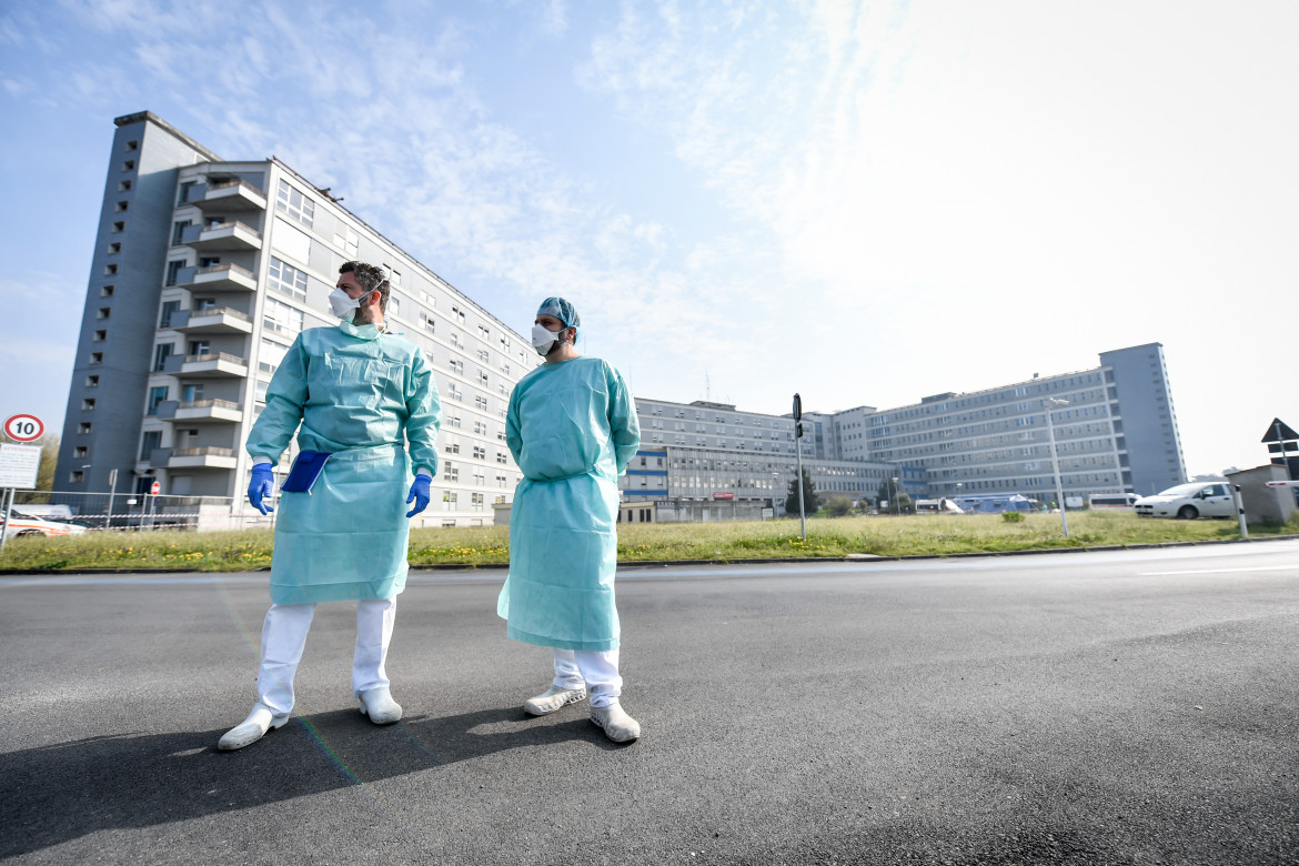 Erano eroi, ora sono bancomat: i medici dichiarano lo sciopero