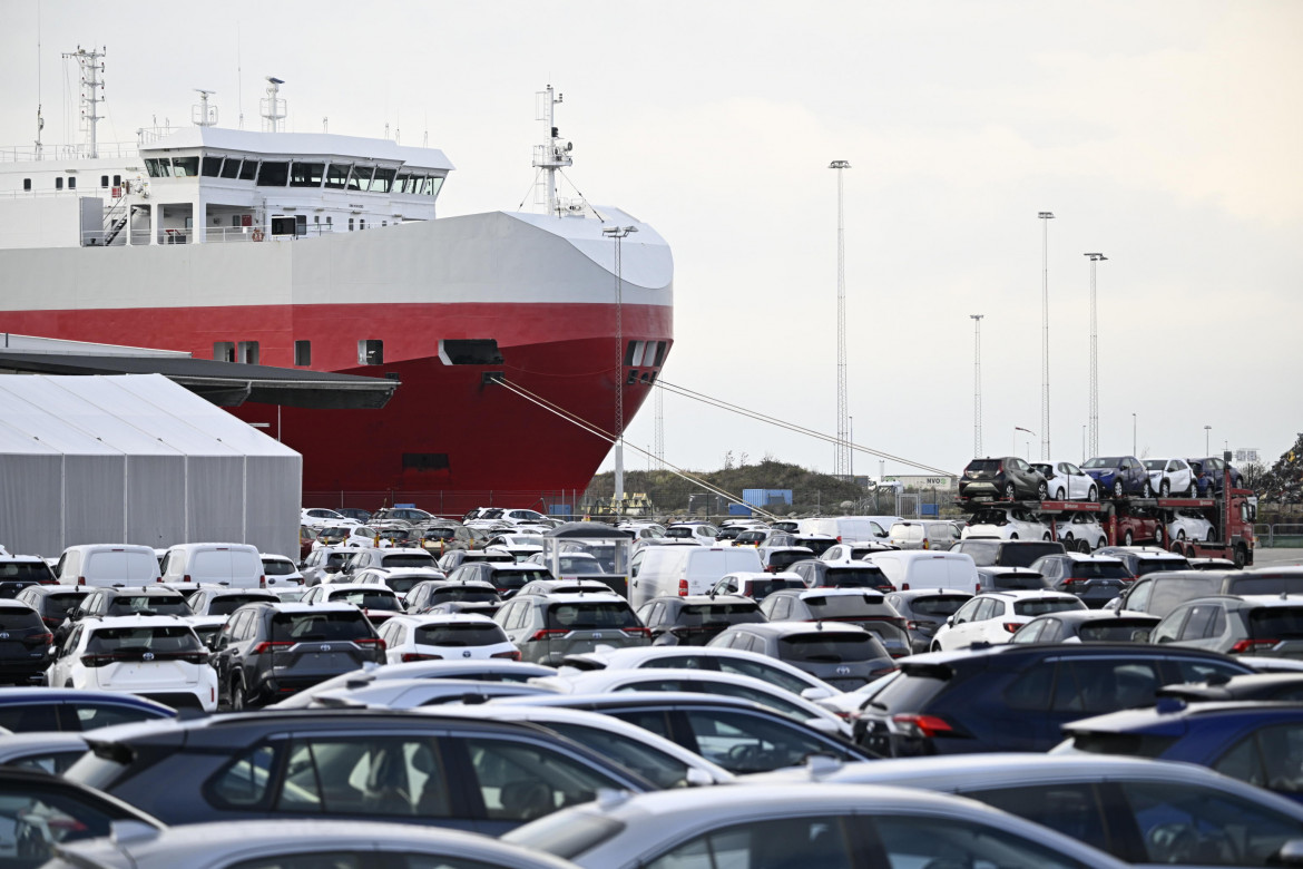 I sindacati contro Tesla: bloccati i porti per avere giusti contratti