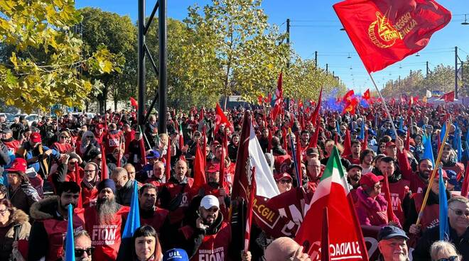 A Reggio Emilia ben 10 mila persone in corteo (grazie al patrono)