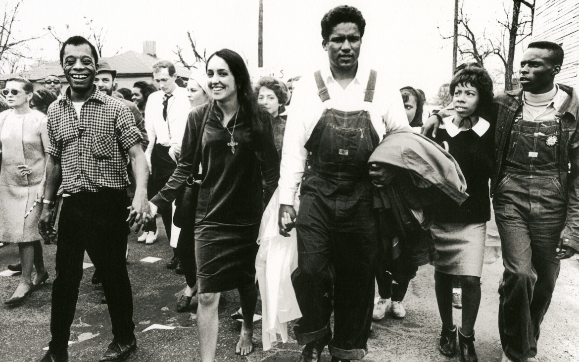 Joan Baez, viaggio distopico dentro la storia dell’America