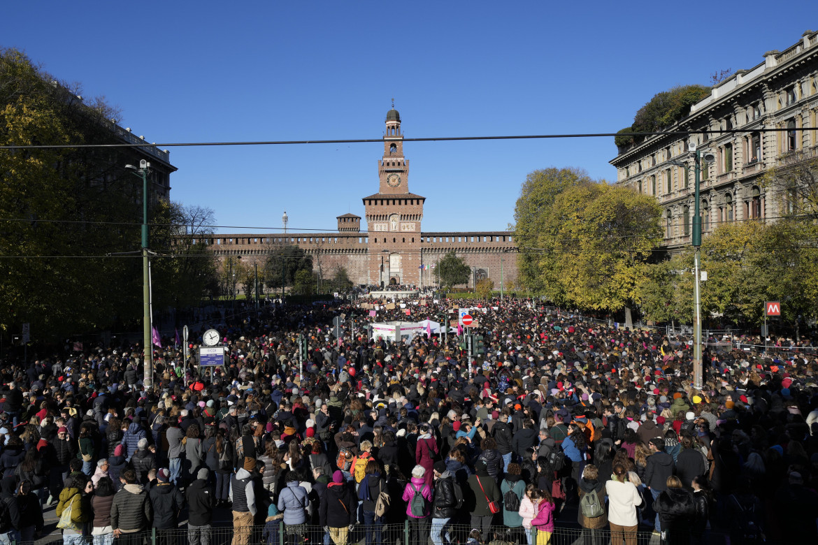 La manifestazione contro la violenza di genere a Milano , foto LaPresse