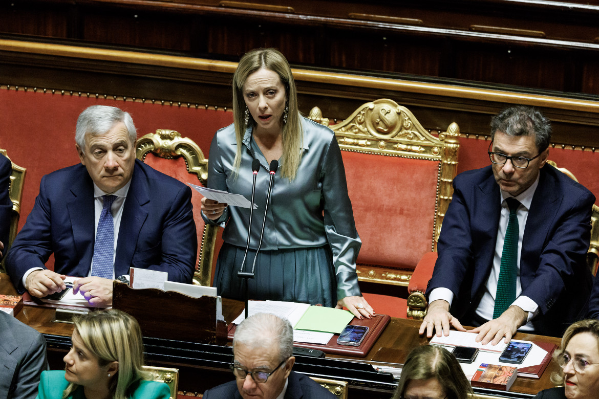 Giorgia Meloni e Giancarlo Giorgetti in aula foto LaPresse