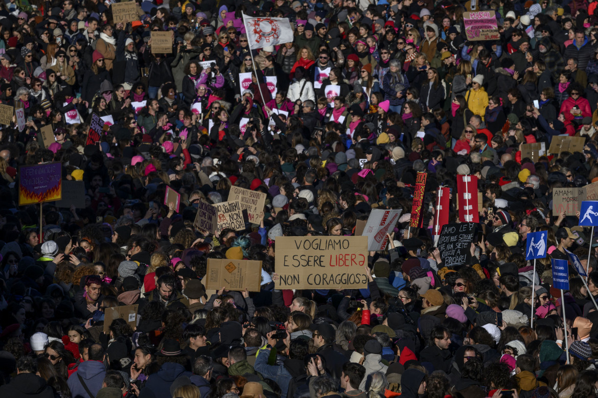 A Roma per la la manifestazione organizzata da Non una di meno nella Giornata internazionale contro la violenza di genere foto di Antonio Masiello/Getty Images