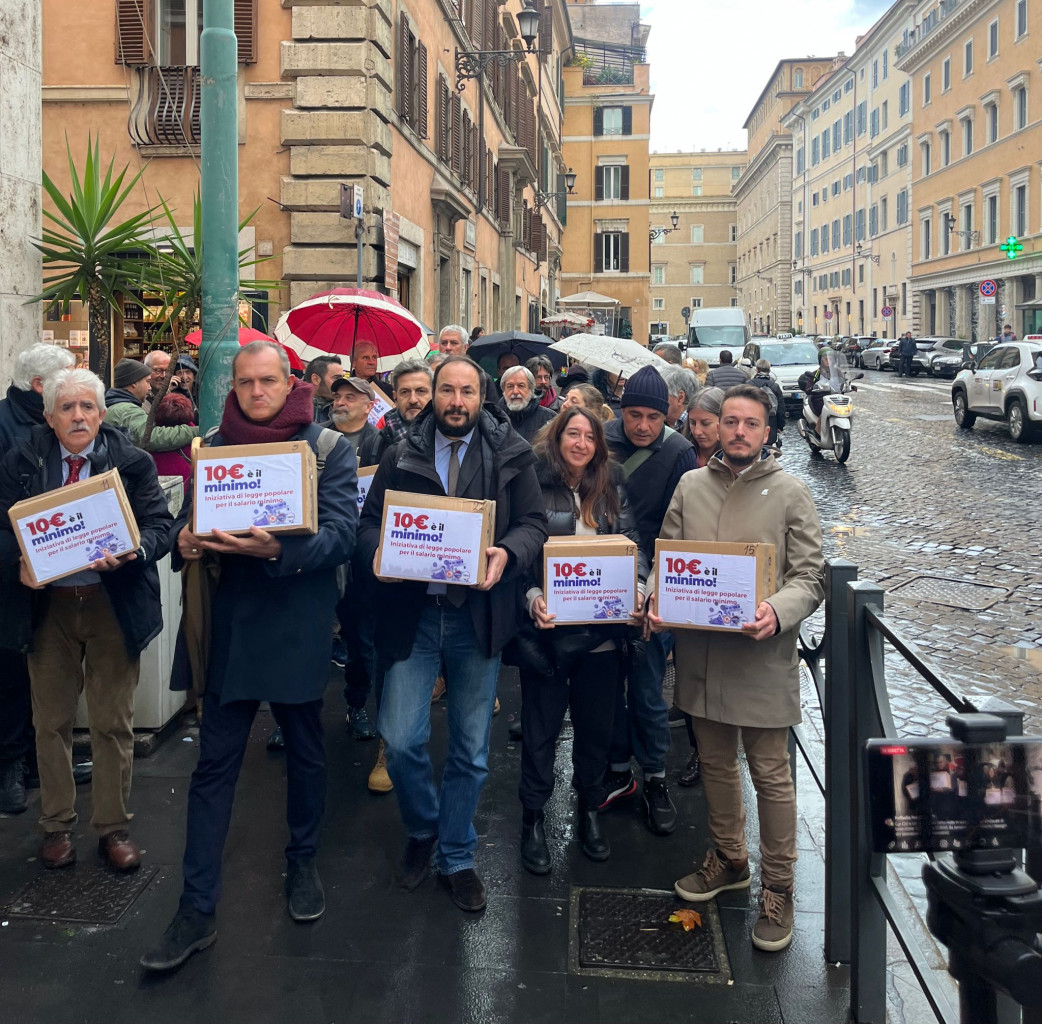 Unione Popolare, la consegna delle firme sulla proposta di legge popolare sul salario minimo al Senato