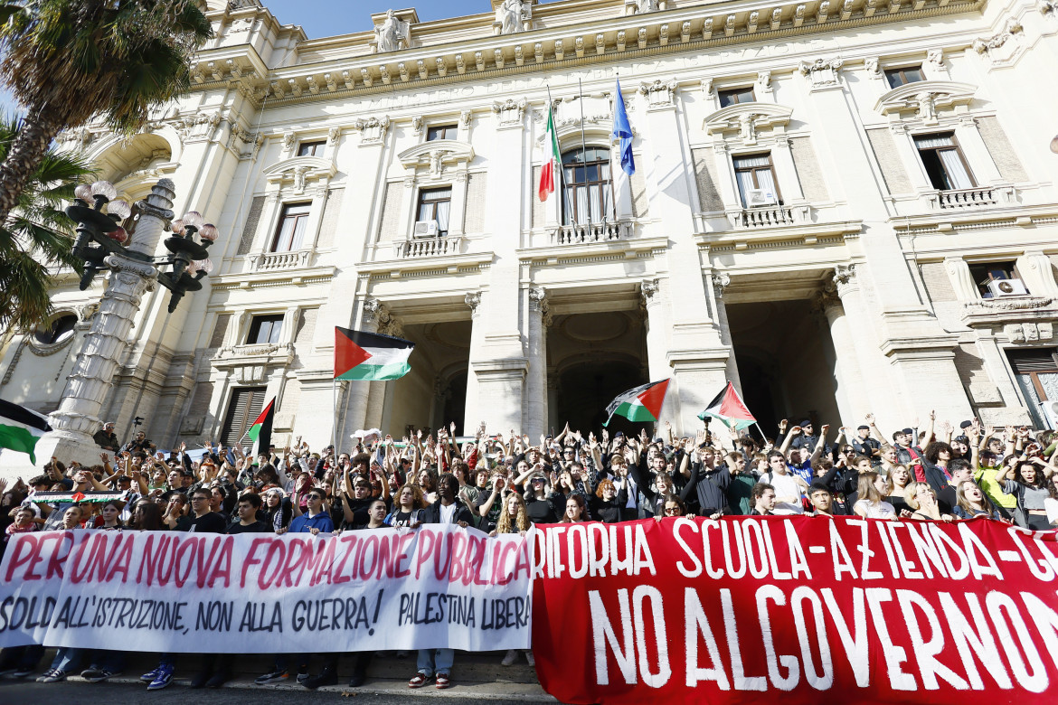 La rabbia dei ragazzi: «Senza  welfare il merito è privilegio»