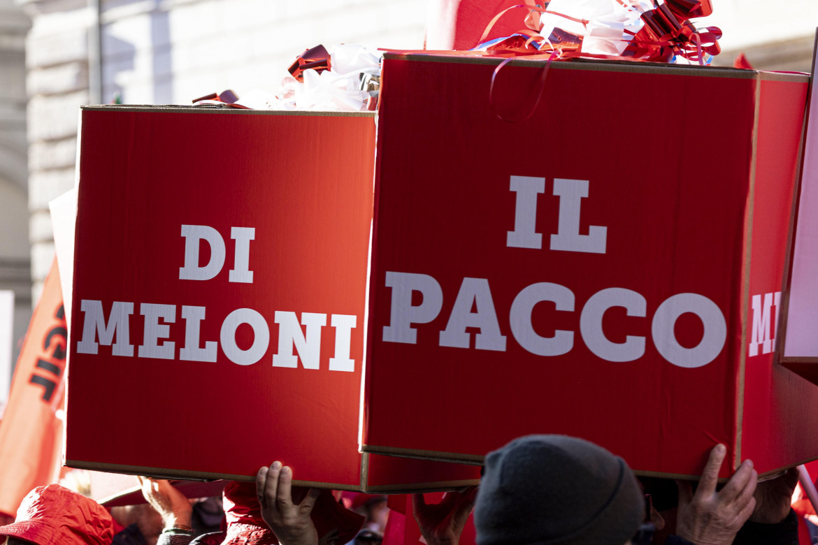 «Ci avete rotto le tasche»: pensionati Cgil in piazza contro il governo e la paura