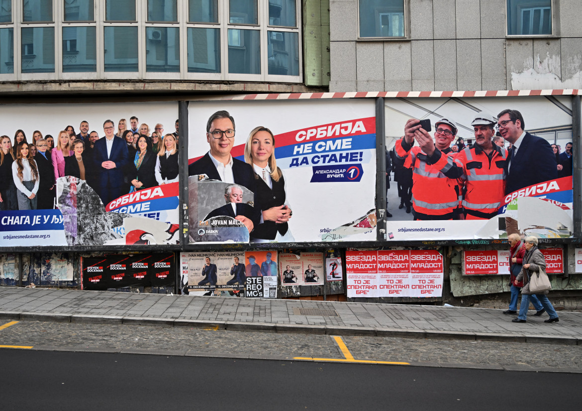 Le strade di Belgrado. Non sono le presidenziali ma Vucic, «presidente assoluto», ha voluto personalizzare la campagna elettorale foto Getty