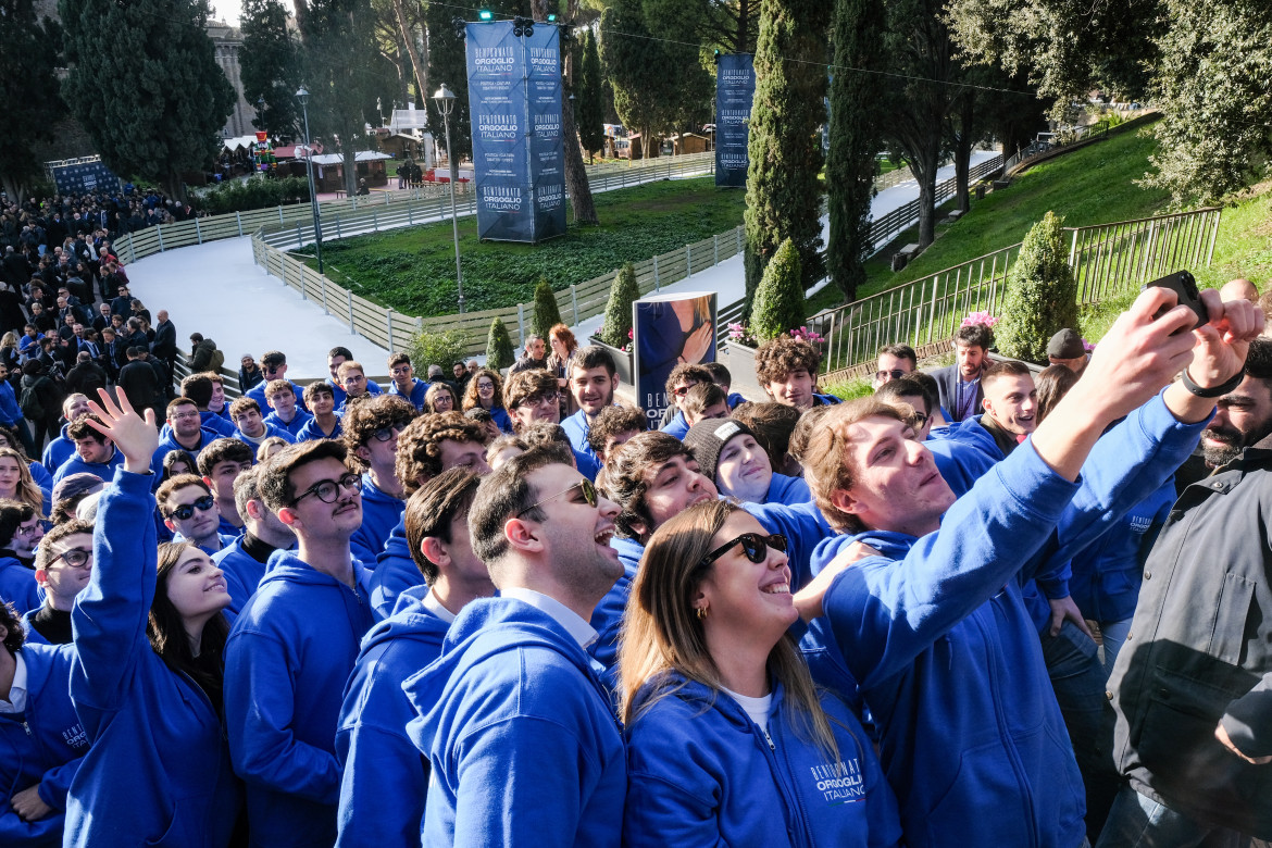 Folla ad Atreju, la festa di Fratelli d’Italia a Castel San’Angelo foto LaPresse