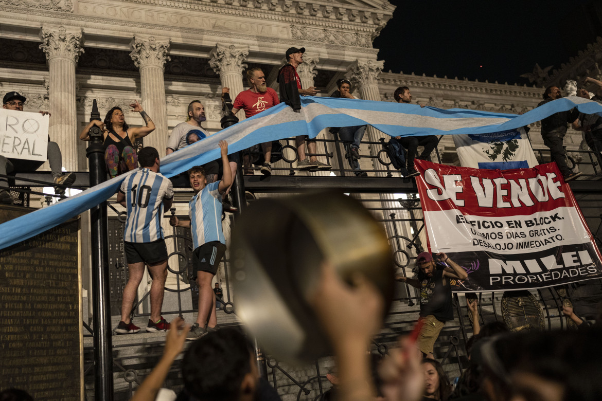 Buenos Aires, una protesta davanti al Congresso nazionale, foto Ap