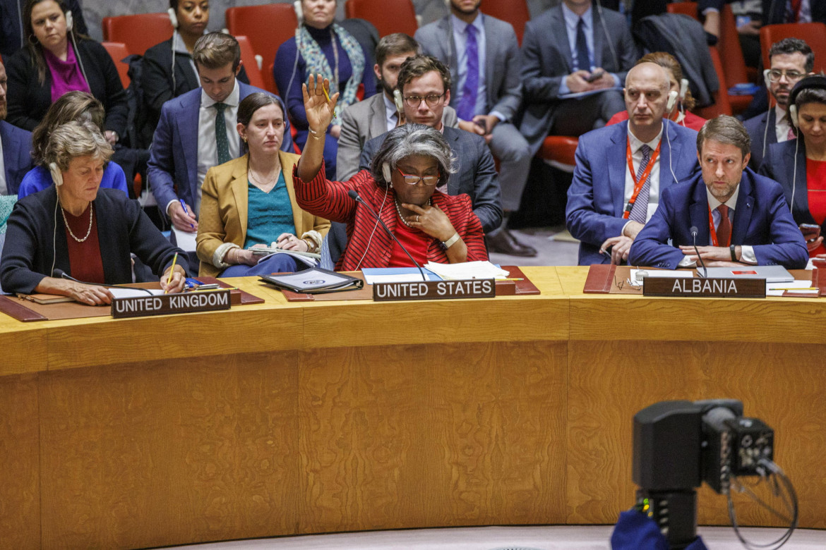 L’ambasciatrice degli Stati Uniti Linda Thomas-Greenfield durante la votazione del Consiglio di Sicurezza dell’Onu foto di Sarah Yenesel/Ansa