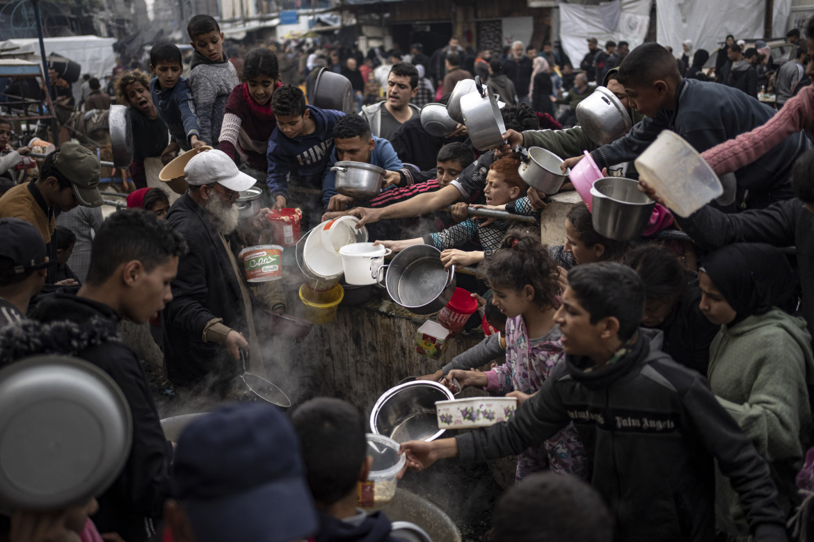 Israele colpisce ovunque, le bombe le fornisce Biden