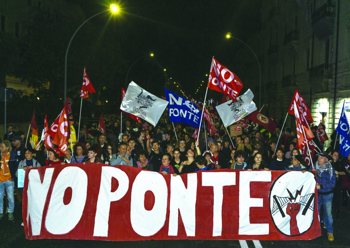 Lo Stretto contro il ponte: «Non si farà mai»