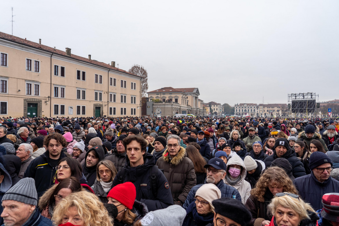 Un momento dei funerali di Giulia Cecchettin, la ragazza uccisa lo scorso 11 novembre dall'ex fidanzato Filippo Turetta, nella Basilica di Santa Giustina a Padova, foto Marco Albertini /Ansa