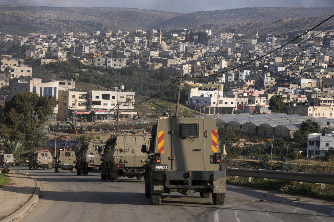 Raid nel campo profughi Al-Far’a 4 palestinesi uccisi, 6 in fin di vita