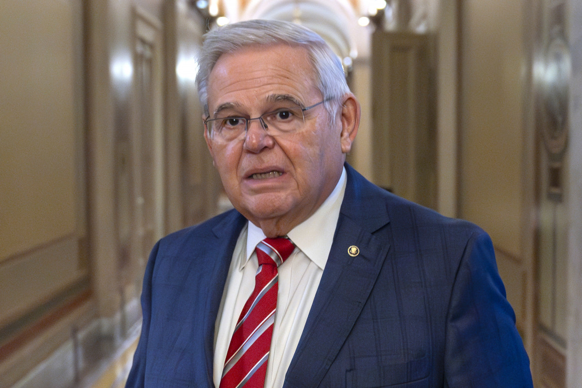 Bob Menendez: tangenti dal Qatar, «agente straniero» per il Cairo