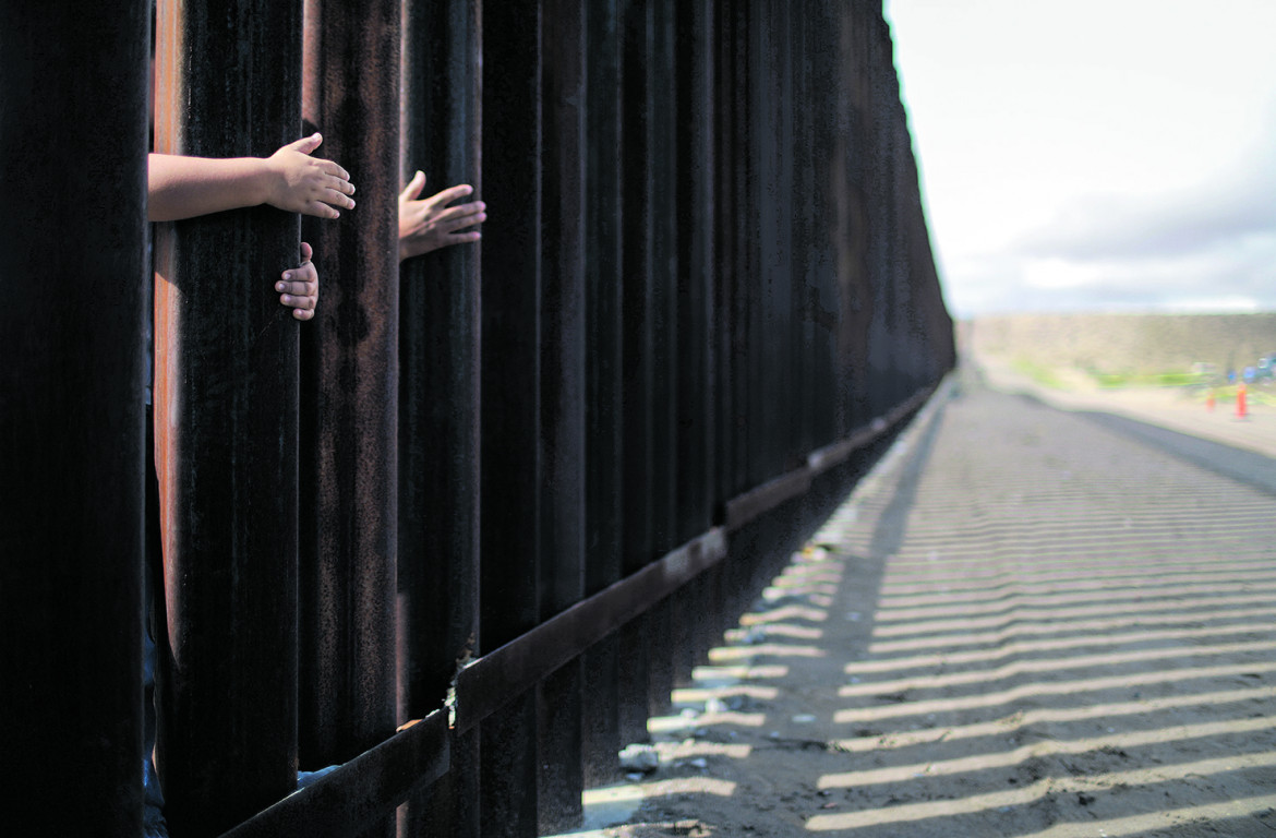 Con lo sguardo oltre le mura delle carceri