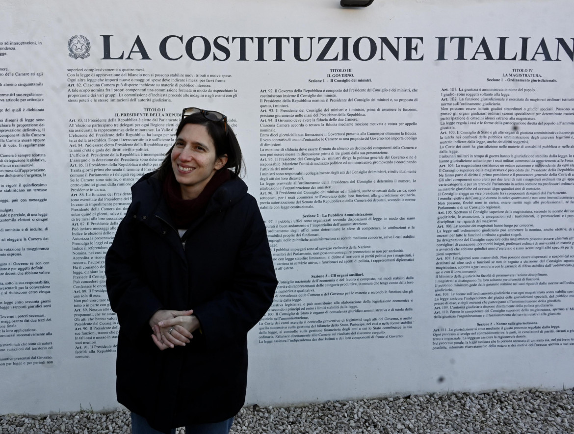 La segretaria del Partito Democratico Elly Schlein in visita ad Aielli (L’Aquila) foto Ansa