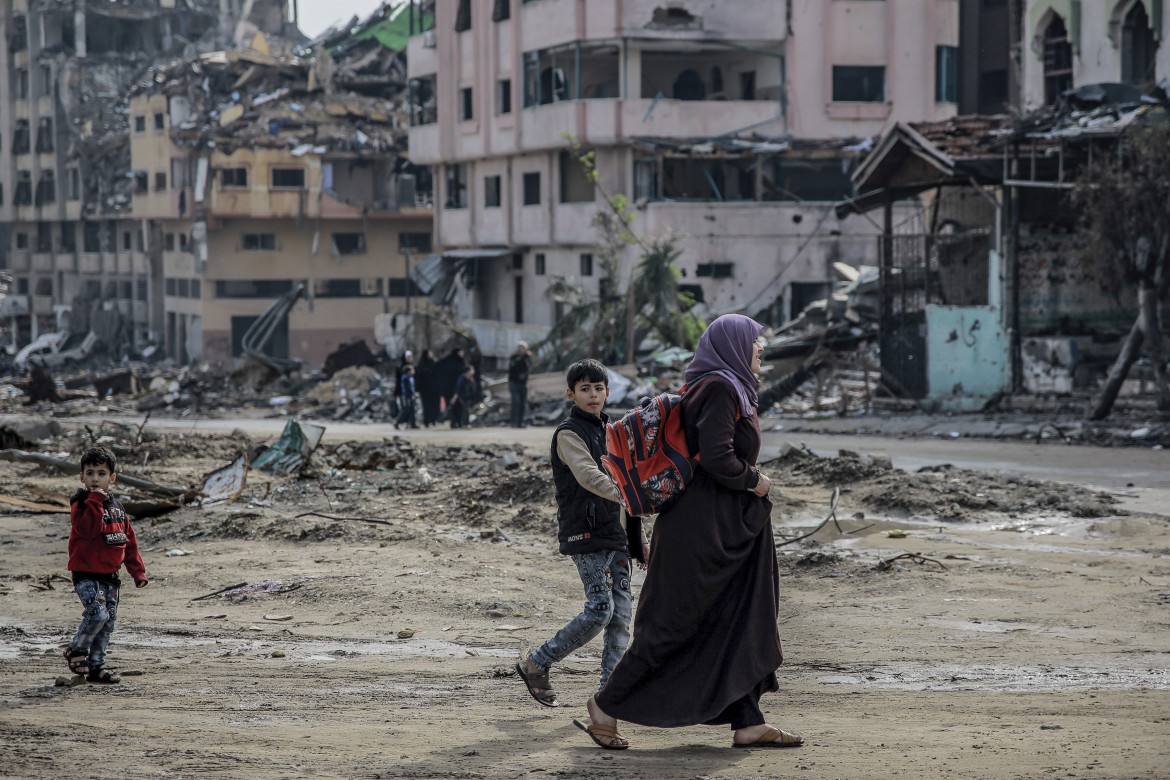 Sfollati nel quartiere di Sheikh Radwan a Gaza City Ap/Omar Ishaq