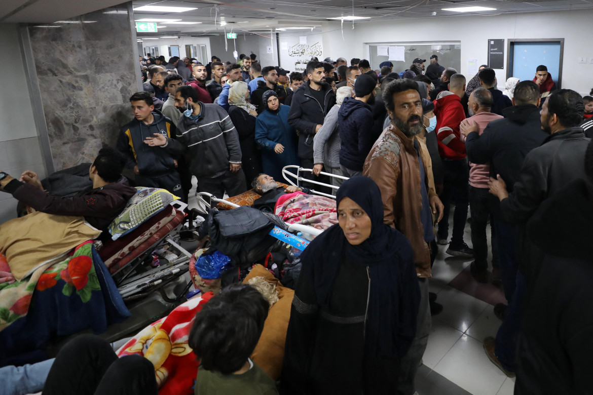 All’ospedale al-Shifa, ieri, alcune delle persone rimaste ferite alla rotonda Kuwait di Gaza City foto Ap