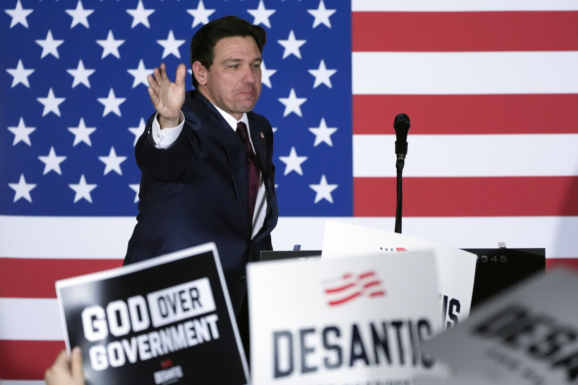 foto di Ron DeSantis a un comizio in Iowa