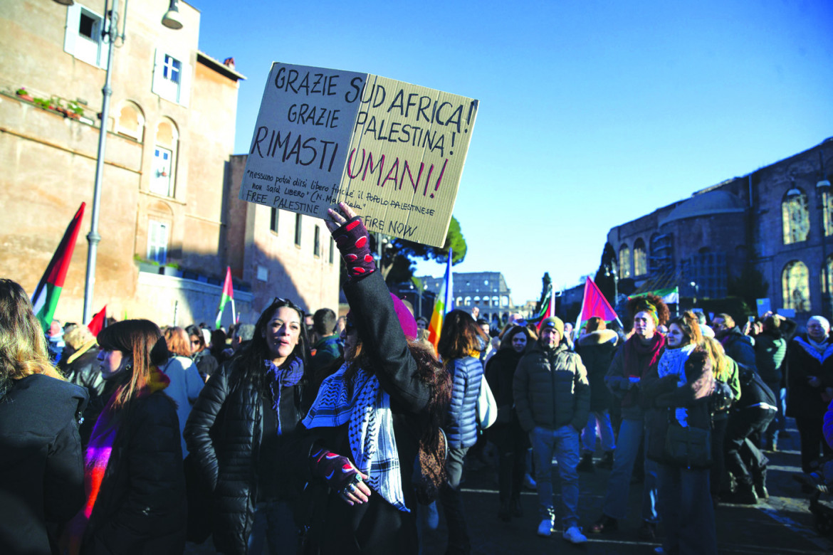 Il corteo di ieri a Roma foto Ansa/Angelo Carconi